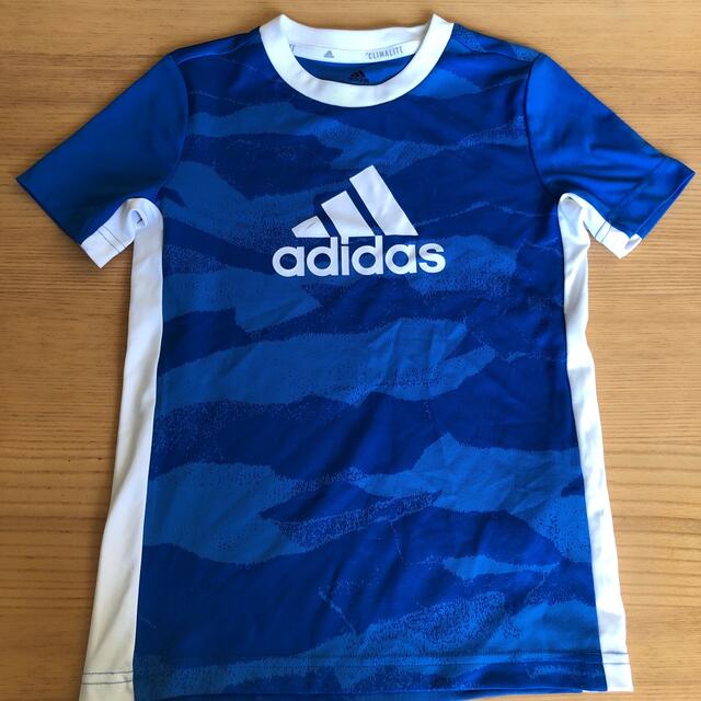 adidas(アディダス)のアディダス　130㌢　ユニホーム スポーツ/アウトドアのサッカー/フットサル(ウェア)の商品写真