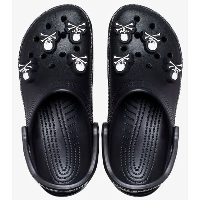 crocs(クロックス)の【27cm】MASTERMIND × CROCS  BLACK　マスターマインド メンズの靴/シューズ(サンダル)の商品写真