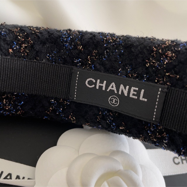 CHANEL(シャネル)の【美品】CHANEL 21AW ラメツイードカチューシャ レディースのヘアアクセサリー(カチューシャ)の商品写真