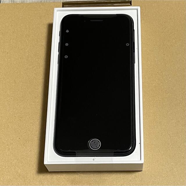 iPhoneSE 第3世代　64G ブラック　新品未使用 スマホ/家電/カメラのスマートフォン/携帯電話(スマートフォン本体)の商品写真