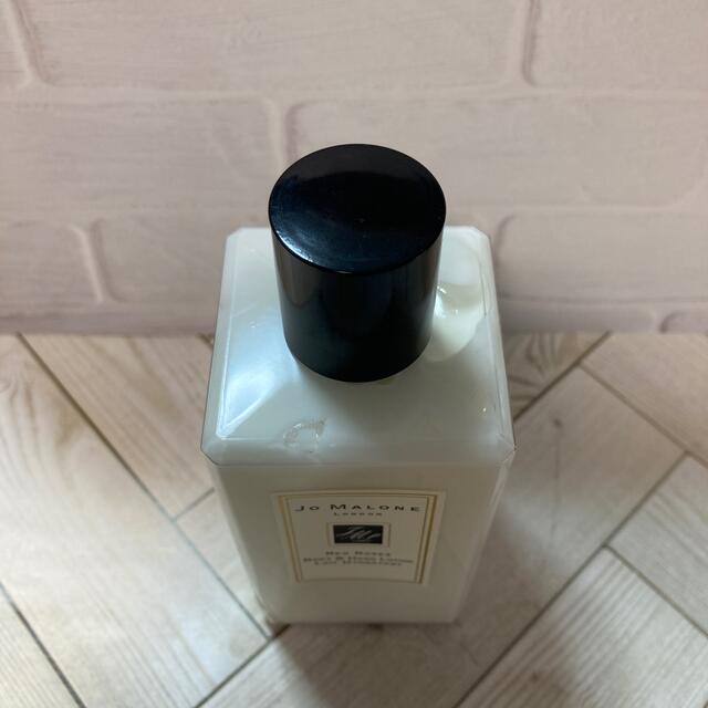 Jo Malone(ジョーマローン)のジョー マローン　レッド ローズ　ボディ＆ハンドローション240g コスメ/美容のボディケア(ボディローション/ミルク)の商品写真