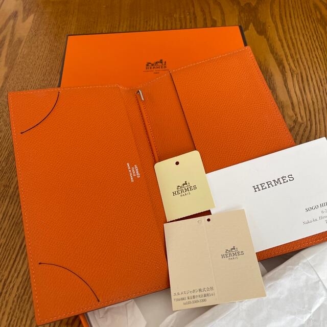 Hermes(エルメス)のお値下げ‼️エルメス手帳　ヴィジョン　オレンジ　正規品 レディースのファッション小物(その他)の商品写真