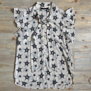 ザラ(ZARA)のZARAザラ　ハーフスリーブフリルリボンブラウス　星スター柄　ピンクページュ(シャツ/ブラウス(半袖/袖なし))