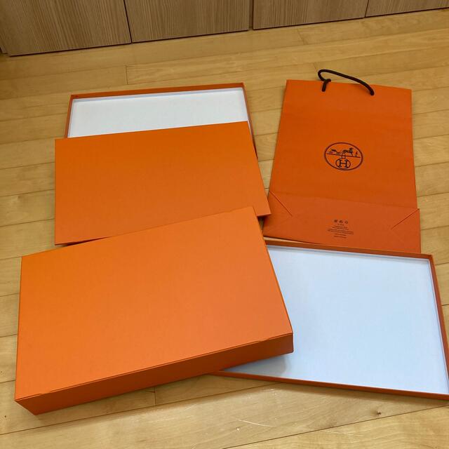 Hermes(エルメス)のブランド紙袋空箱まとめ売り　大きめサイズ　エルメス　フェラガモ　ボッテガヴェネタ レディースのバッグ(ショップ袋)の商品写真