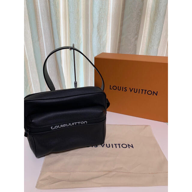 LOUIS VUITTON(ルイヴィトン)の入手困難 新品 ルイ・ヴィトン タイガ メッセンジャーPM ショルダーバック メンズのバッグ(メッセンジャーバッグ)の商品写真