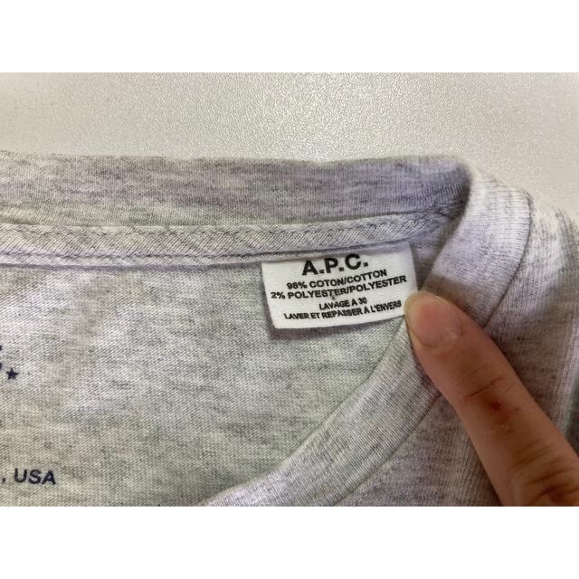 A.P.C(アーペーセー)の値下げしました❗️A.P.C Us Star ロゴ　Tシャツ　レディース　夏服 レディースのトップス(Tシャツ(半袖/袖なし))の商品写真