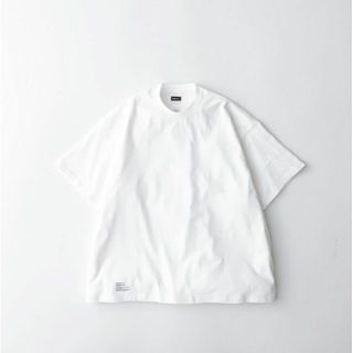 コモリ(COMOLI)の新品 FreshServiceフレッシュサービス CORPORATE 白TEE (Tシャツ/カットソー(半袖/袖なし))