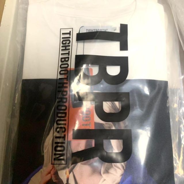 tightbooth 白 XL Tシャツ SMOKE UP SON メンズのトップス(Tシャツ/カットソー(半袖/袖なし))の商品写真