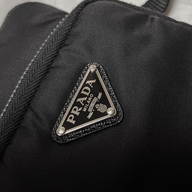 PRADA(プラダ)のPRADA プラダ ショルダーバッグ　ミニバック　ポーチ　黒 レディースのバッグ(ショルダーバッグ)の商品写真