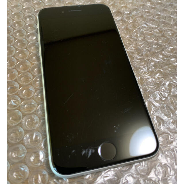 iPhoneSE2 ホワイト 128GB docomo SIMフリー スマホ/家電/カメラのスマートフォン/携帯電話(スマートフォン本体)の商品写真