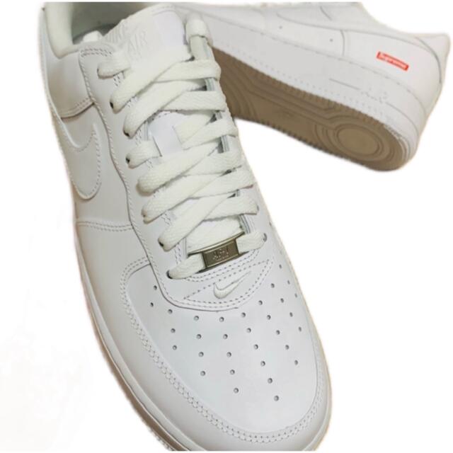 Supreme(シュプリーム)のsupreme NIKE エアフォース1 シュプリーム　ホワイト白　27.5cm メンズの靴/シューズ(スニーカー)の商品写真