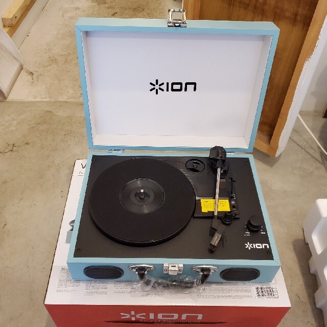 ion audio ポータブル　トランク型レコードプレーヤー