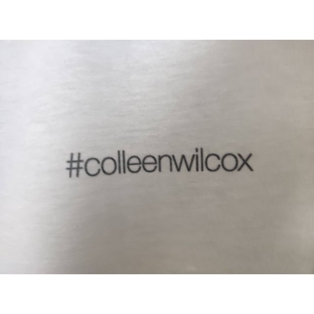 Colleen Wilcox バックプリントグラフィックTシャツ　写真撮影で開封 レディースのトップス(Tシャツ(半袖/袖なし))の商品写真