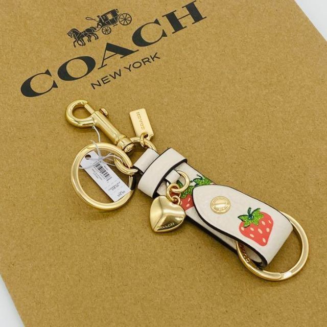 COACH(コーチ)の人気！COACH コーチ  　キーホルダー　いちご柄　バックチャーム レディースのファッション小物(キーホルダー)の商品写真