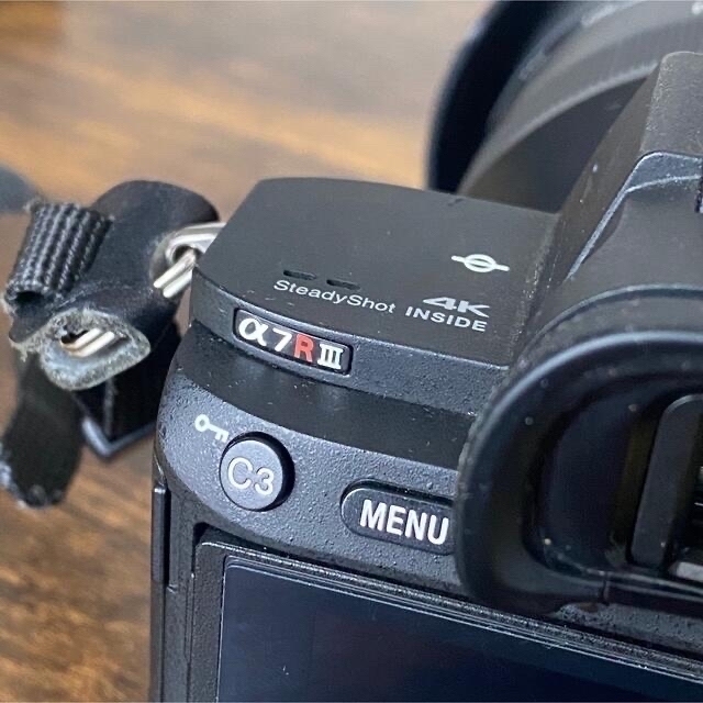 SONY(ソニー)のSONY a7RⅢ ILCE-7RM3 ボディ　バッテリー、チャージャーセット スマホ/家電/カメラのカメラ(ミラーレス一眼)の商品写真