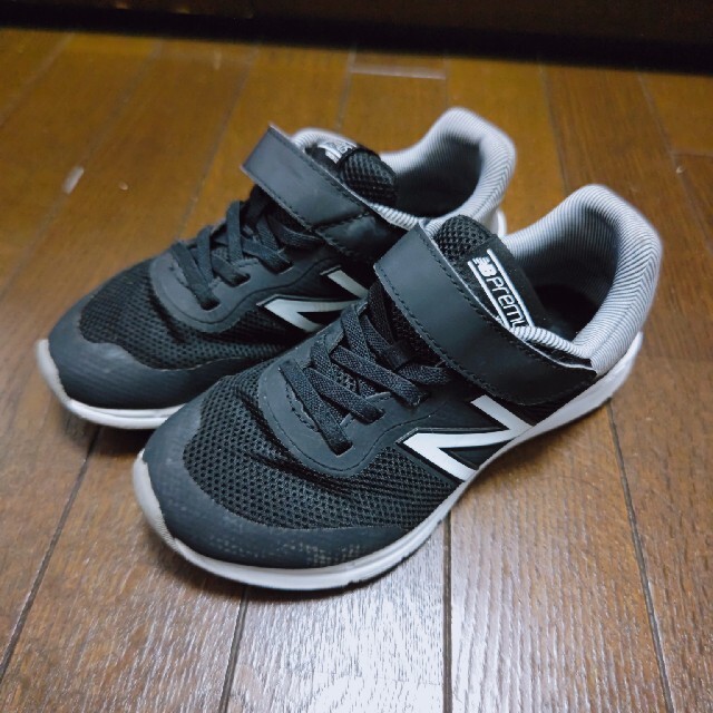 New Balance(ニューバランス)のニューバランス スニーカー 20.5cm キッズ 黒 ブラック キッズ/ベビー/マタニティのキッズ靴/シューズ(15cm~)(スニーカー)の商品写真