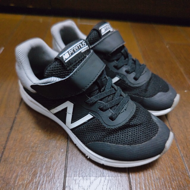 New Balance(ニューバランス)のニューバランス スニーカー 20.5cm キッズ 黒 ブラック キッズ/ベビー/マタニティのキッズ靴/シューズ(15cm~)(スニーカー)の商品写真