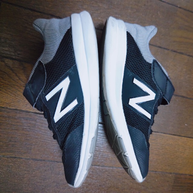 New Balance(ニューバランス)のニューバランス スニーカー 20.5cm キッズ 黒 ブラック キッズ/ベビー/マタニティのキッズ靴/シューズ(15cm~)(スニーカー)の商品写真