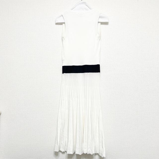 ホワイト】 RED VALENTINO - RED VALENTINO ノースリーブ プリーツ