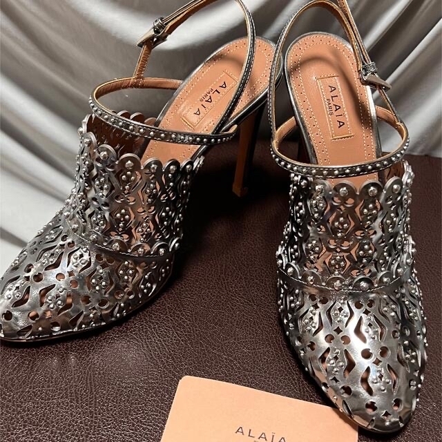 高質で安価 Azzedine 新品 アライア パンプス シルバー カッティング