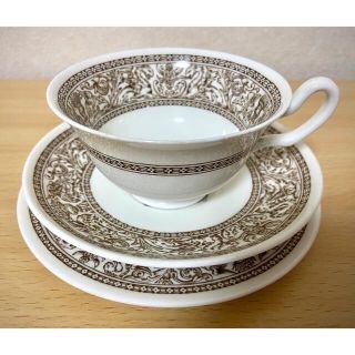 ウェッジウッド(WEDGWOOD)のDime Kazu様専用　ウェッジウッド フロレンティーンブラウン単色トリオ美品(食器)