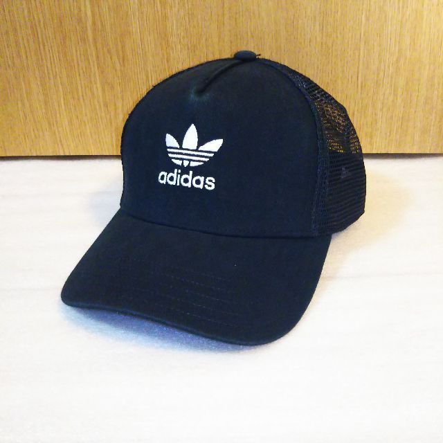 adidas(アディダス)の【新品】adidas originals メッシュ キャップ 黒 ウォッシュ メンズの帽子(キャップ)の商品写真