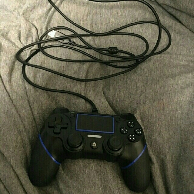 PlayStation4(プレイステーション4)のPlayStation4　有線コントローラー　PS4 非純正　プレステ4 エンタメ/ホビーのゲームソフト/ゲーム機本体(家庭用ゲーム機本体)の商品写真