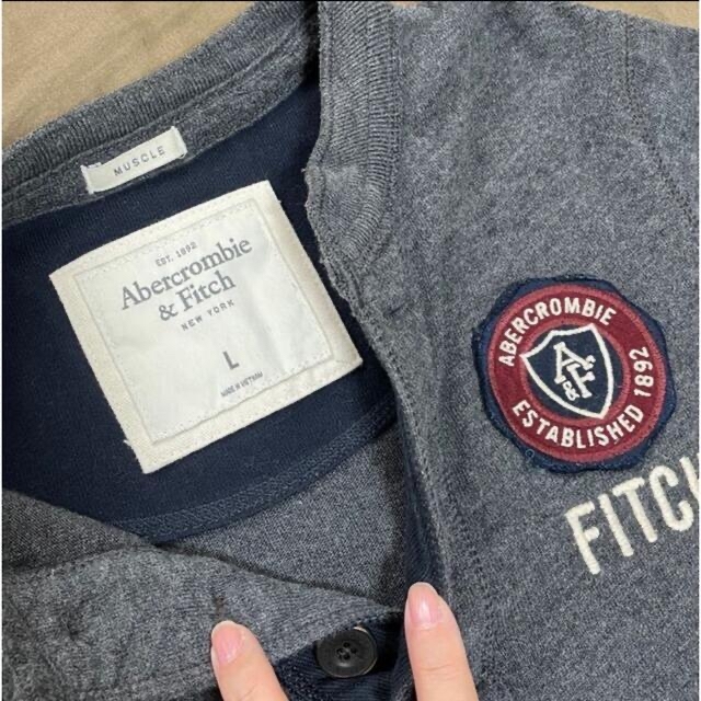 Abercrombie&Fitch(アバクロンビーアンドフィッチ)のアバクロ ロンＴ グレー トレーナー メンズのトップス(Tシャツ/カットソー(七分/長袖))の商品写真