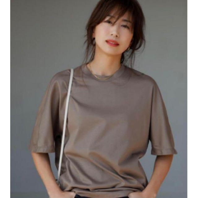 mother(マザー)のFORME  Tシャツ　東原亜紀　カーキ　サイズ0 レディースのトップス(Tシャツ(半袖/袖なし))の商品写真