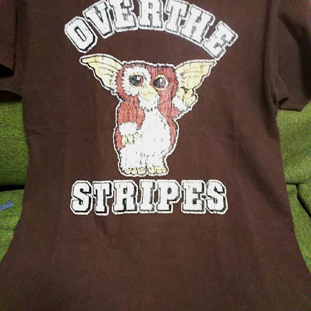 OVER THE STRIPES(オーバーザストライプス)のコラボ☆オーバーザストライプスGIZMOグレムリンMクラッキング加工Tシャツ茶色 メンズのトップス(Tシャツ/カットソー(半袖/袖なし))の商品写真