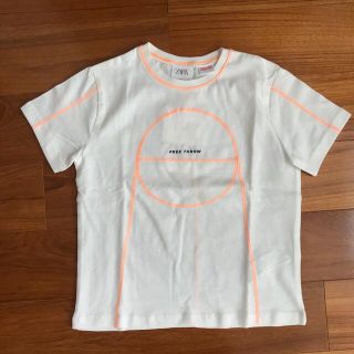 ザラキッズ(ZARA KIDS)の【新品】ザラベイビー　バスケットボールコート柄Tシャツ　98(Tシャツ/カットソー)