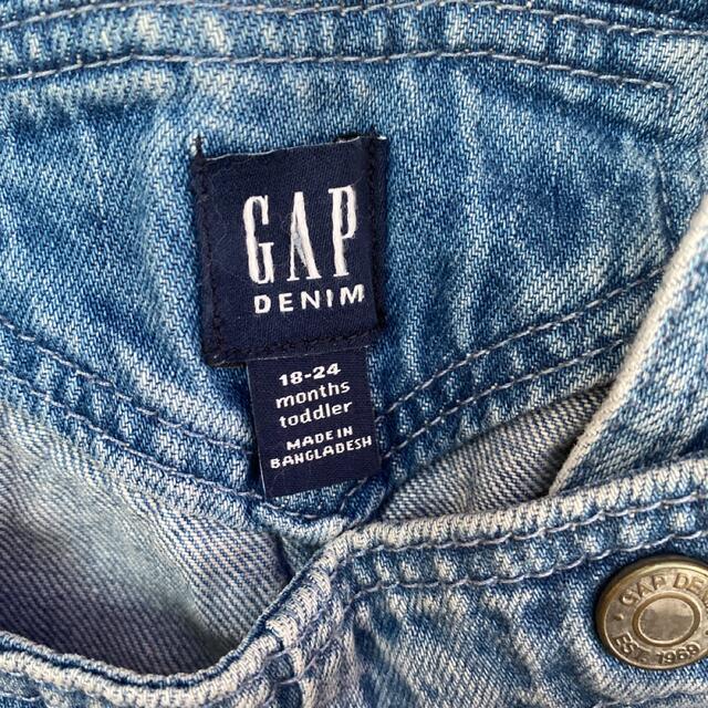 GAP Kids(ギャップキッズ)のGAPデニムサロペット・90 キッズ/ベビー/マタニティのキッズ服女の子用(90cm~)(パンツ/スパッツ)の商品写真
