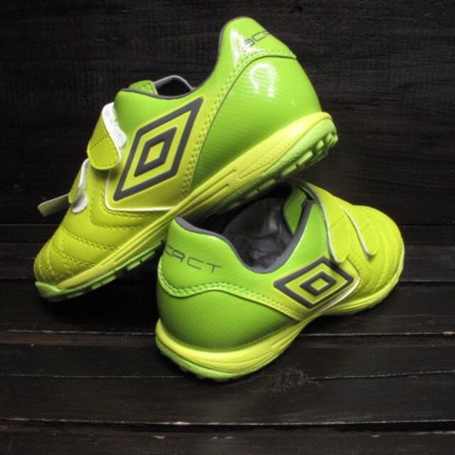 UMBRO(アンブロ)の新品　アンブロ　17.0㎝ キッズ/ベビー/マタニティのキッズ靴/シューズ(15cm~)(スニーカー)の商品写真