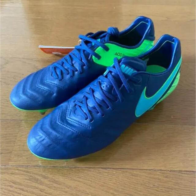 別の箱に入れて配送します新品　スパイク　NIKE サッカー　25センチ