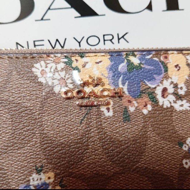 COACH(コーチ)のCOACH Flower 長財布 花柄 新品未使用  ラウンドファスーナー レディースのファッション小物(財布)の商品写真