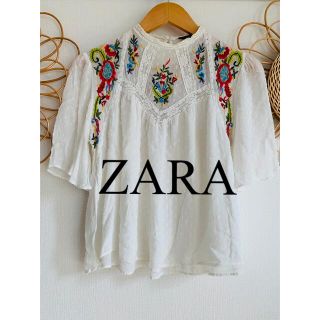 ザラ(ZARA)の美品　ZARA ザラ　トップス  ブラウス　シャツ　刺繍　花柄　人気　完売(シャツ/ブラウス(半袖/袖なし))