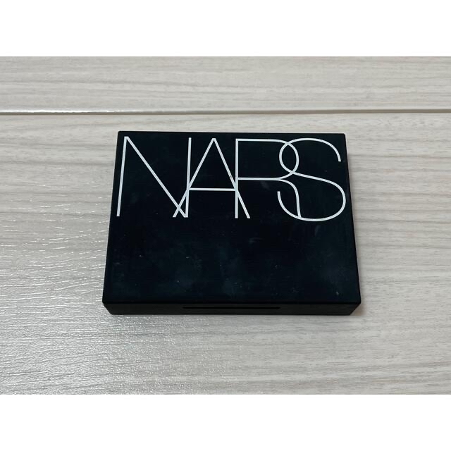 NARS(ナーズ)のライトリフレクティングセッティングパウダー　プレスト コスメ/美容のベースメイク/化粧品(フェイスパウダー)の商品写真