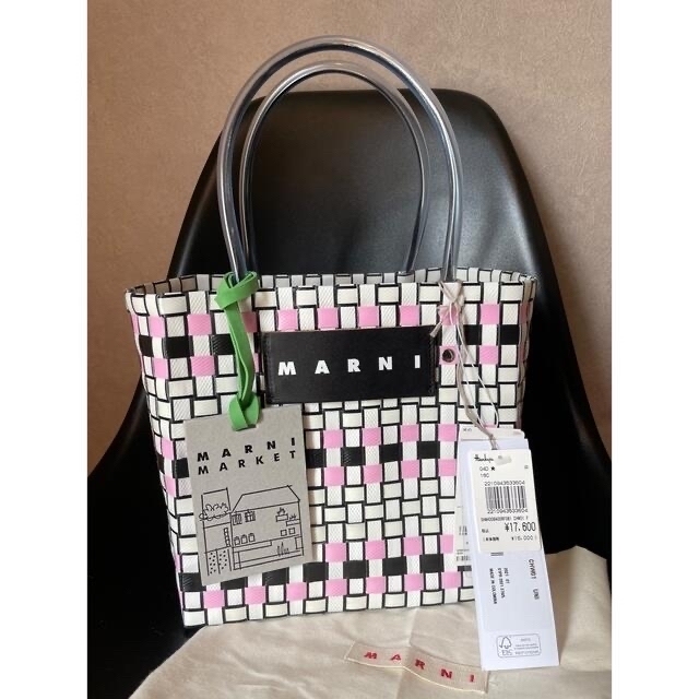 Marni(マルニ)の★ゆい様専用★百貨店購入 マーケット ピクニックバッグ  かご リリーホワイト レディースのバッグ(かごバッグ/ストローバッグ)の商品写真