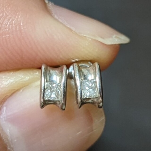 Pt900プリンセスカットダイヤピアス 0.16ct