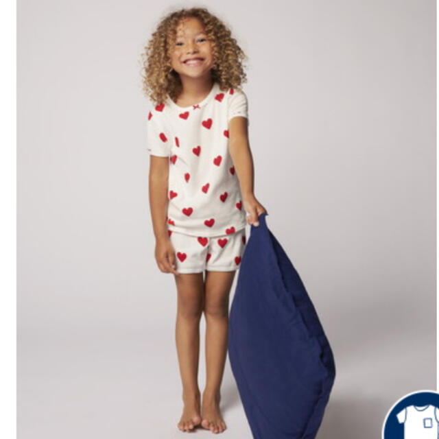 PETIT BATEAU(プチバトー)のプチバトー♡ハート柄パジャマ キッズ/ベビー/マタニティのキッズ服女の子用(90cm~)(パジャマ)の商品写真