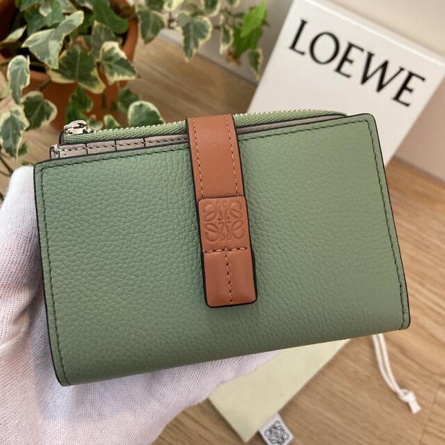 LOEWEロエベ スリムジップバイフォールドウォレット ローズマリー 折り