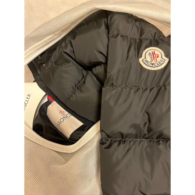 MONCLER(モンクレール)のモンクレール　　フラメッテ　　ブラックMサイズ　　美品です♪ レディースのジャケット/アウター(ダウンコート)の商品写真