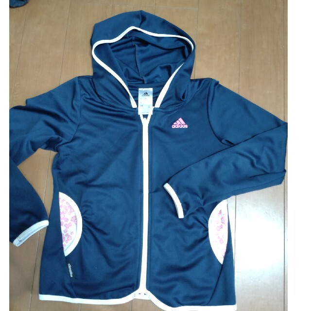 adidas(アディダス)のアディダス　パーカー140センチ キッズ/ベビー/マタニティのキッズ服女の子用(90cm~)(ジャケット/上着)の商品写真