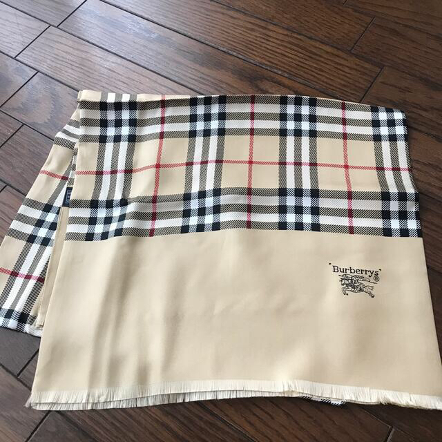 BURBERRY(バーバリー)の専用になりました！バーバリー  未使用シルク　ストール レディースのファッション小物(バンダナ/スカーフ)の商品写真