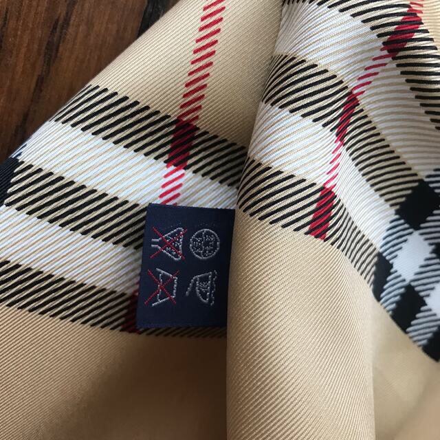 BURBERRY(バーバリー)の専用になりました！バーバリー  未使用シルク　ストール レディースのファッション小物(バンダナ/スカーフ)の商品写真