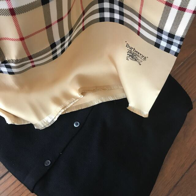 BURBERRY(バーバリー)の専用になりました！バーバリー  未使用シルク　ストール レディースのファッション小物(バンダナ/スカーフ)の商品写真