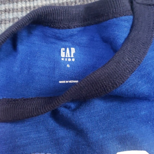 GAP Kids(ギャップキッズ)のgap スパンコール　Tシャツ　S キッズ/ベビー/マタニティのキッズ服女の子用(90cm~)(Tシャツ/カットソー)の商品写真