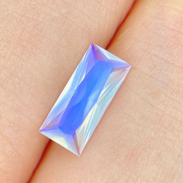 日替割イチマン❗️ネオンシラーバッチリ????ムーンストーン1.04ct????