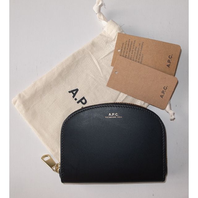 A.P.C(アーペーセー)のAPC Demi-Lune compact wallet ウォレット 財布  レディースのファッション小物(財布)の商品写真