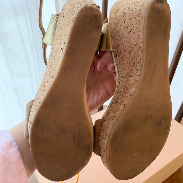 gaimo(ガイモ)のサンダル ガイモ　gaimo ゴールド　ベージュ　サンダル　ウェッジソール レディースの靴/シューズ(サンダル)の商品写真